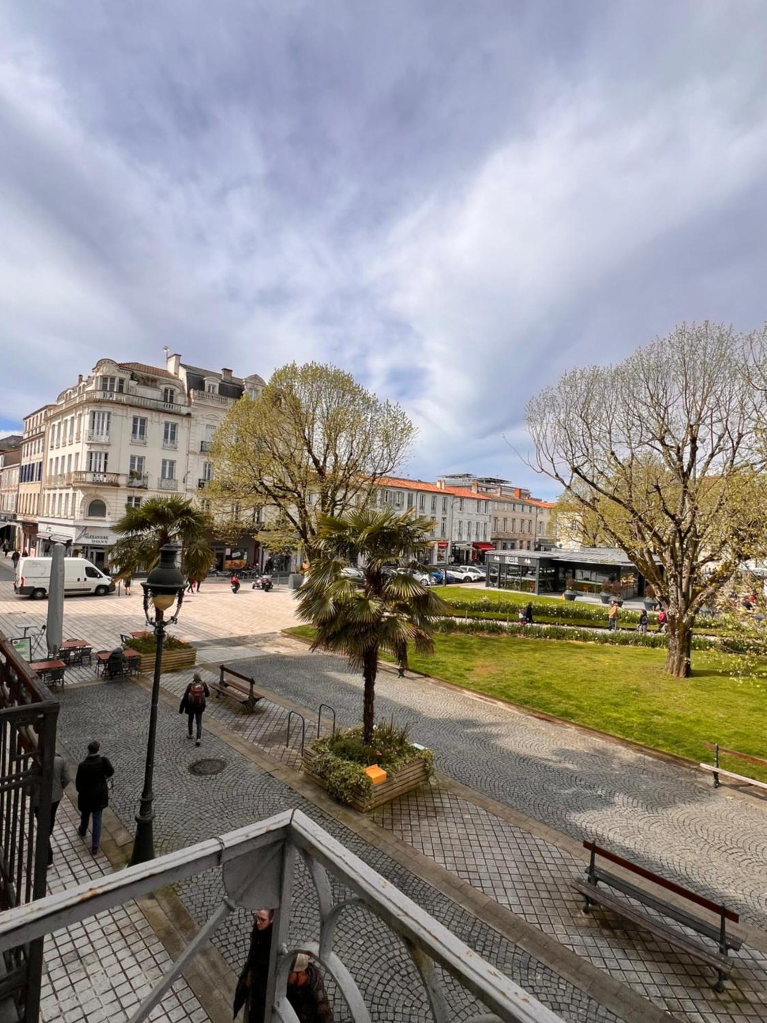 La Colbertine - Charming Apartment In Place Colbert Rochefort  Exterior foto